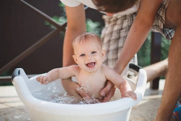 Essential Items and Steps for Bathing a Newborn